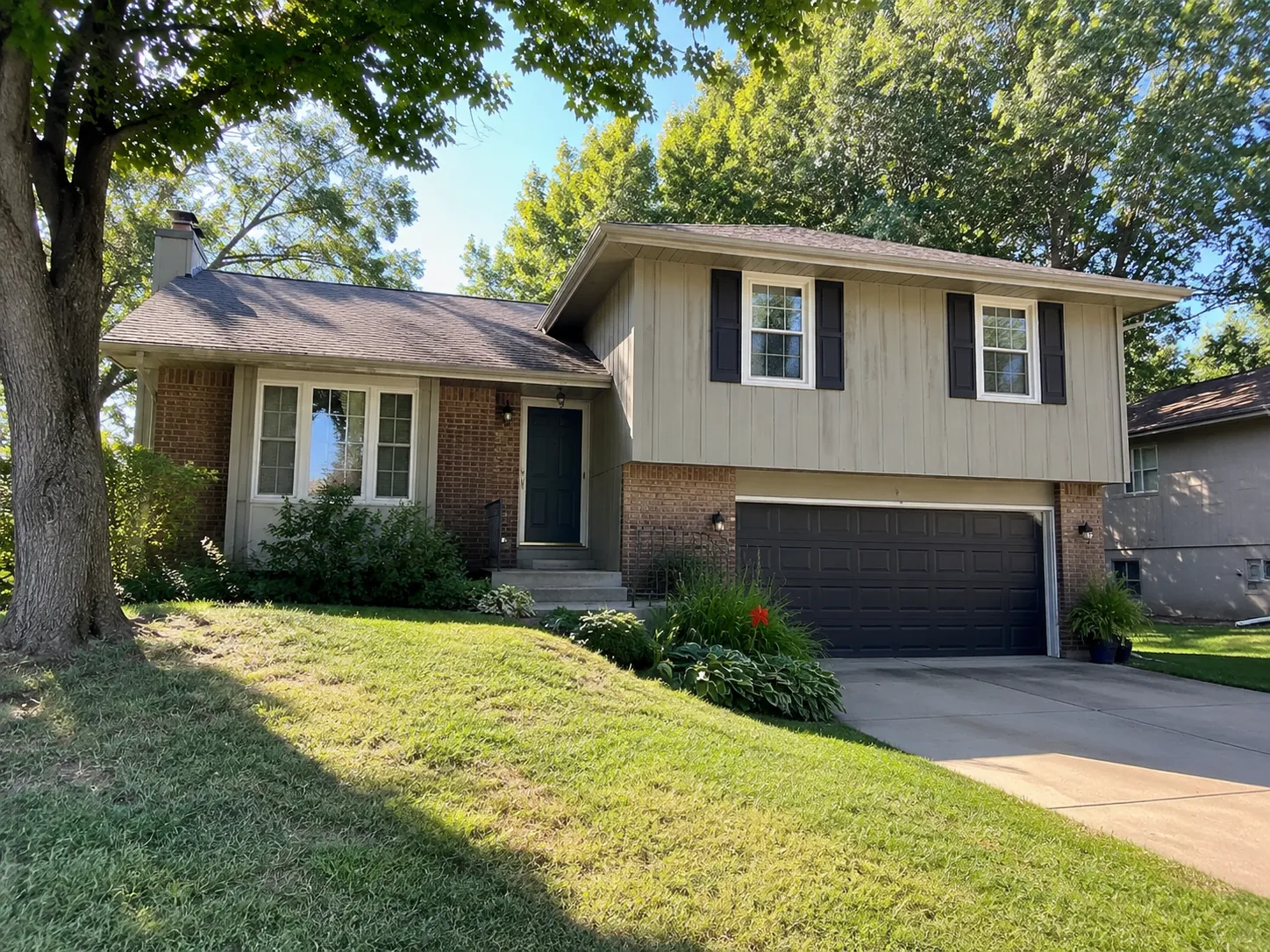 Kansas City home being evaluated by cash home buyers during a divorce sale